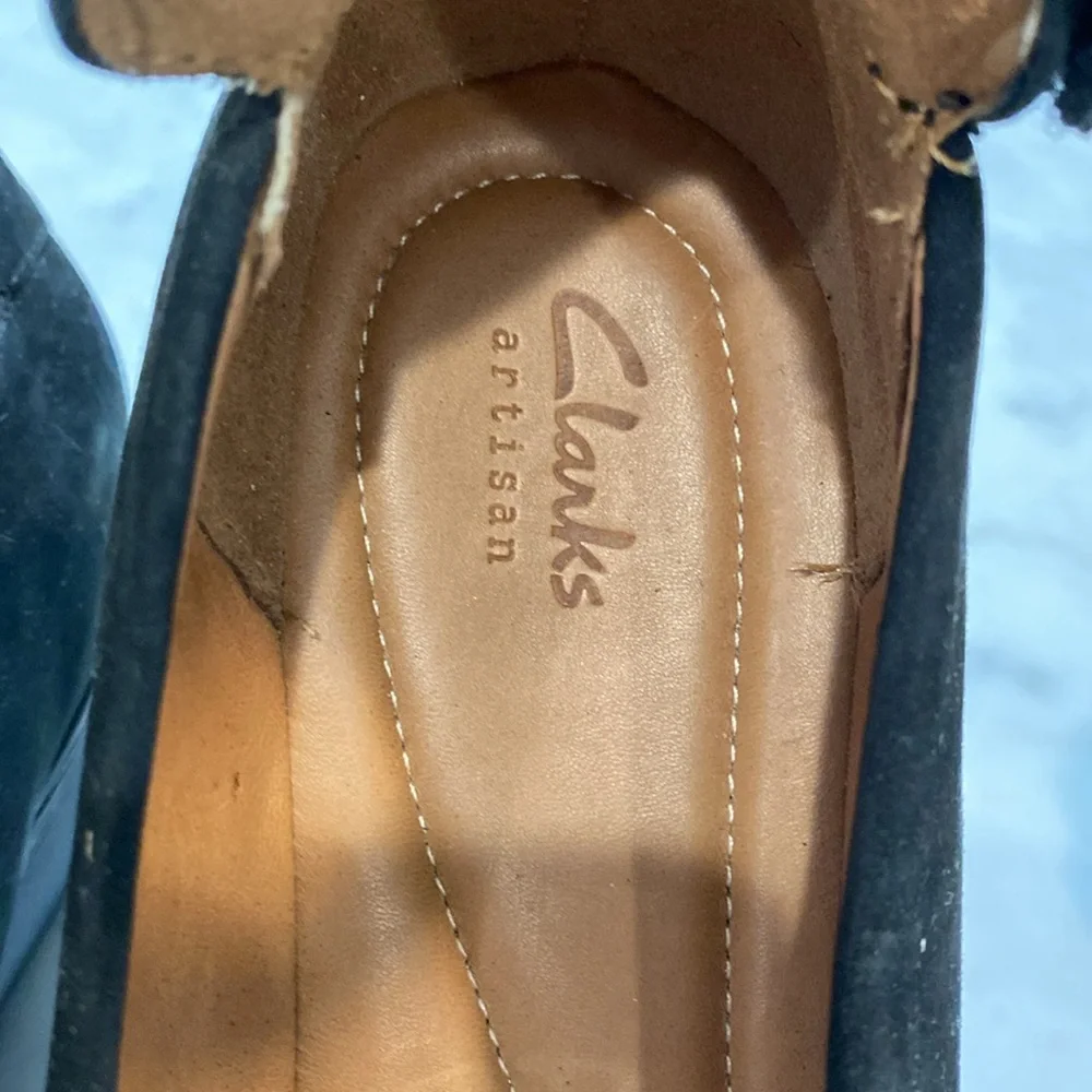 Clarks black closed toed shoes size 10 - Picture 5 of 10